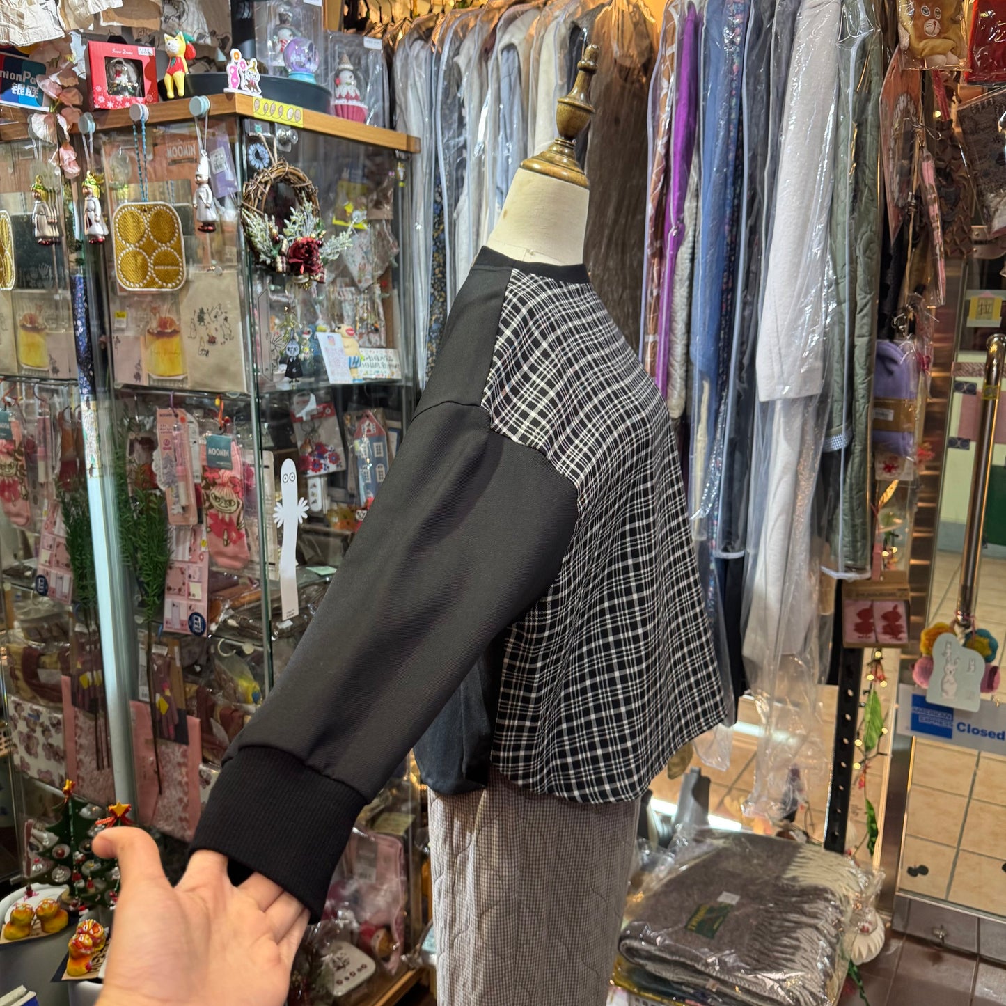EXTRA20- Vent d Ouest Black Checked Sweater Top, made in Japan
