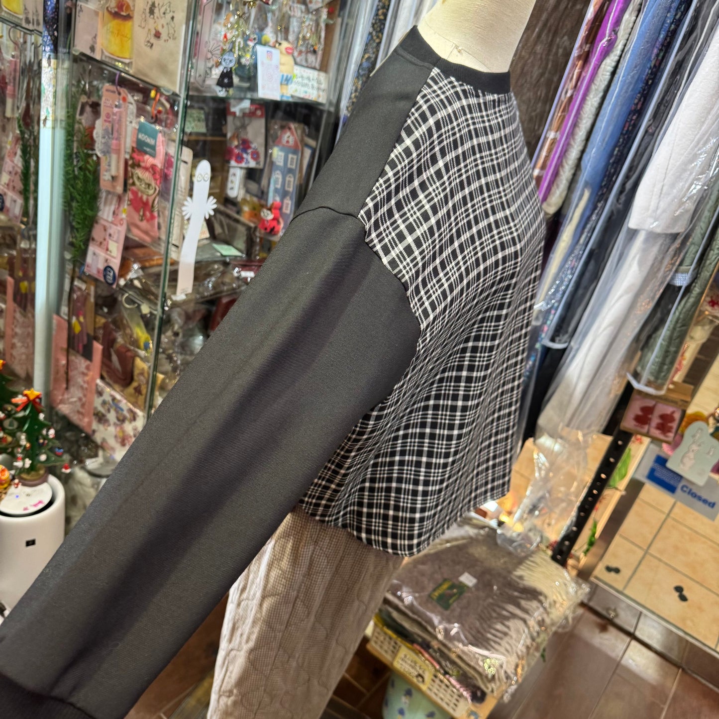 EXTRA20- Vent d Ouest Black Checked Sweater Top, made in Japan