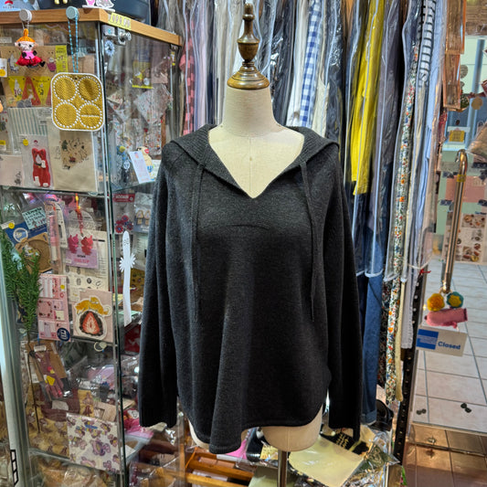 Tumugu Charcoal Embroidery Sweater