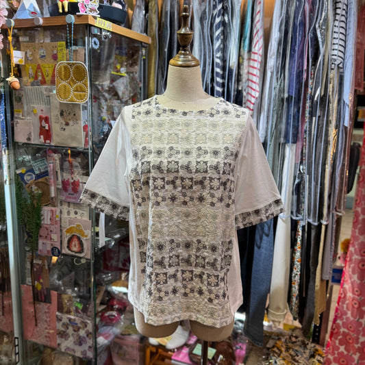 Castle Combre... Embroidery White T-shirt, made in Japan