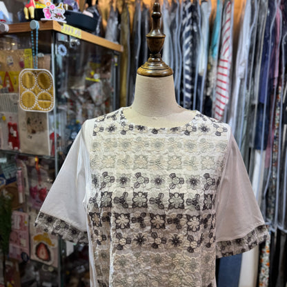 Castle Combre... Embroidery White T-shirt, made in Japan
