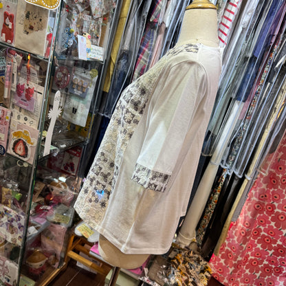 Castle Combre... Embroidery White T-shirt, made in Japan