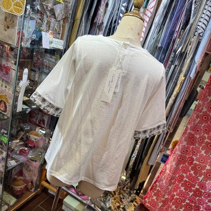 Castle Combre... Embroidery White T-shirt, made in Japan