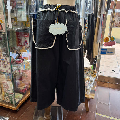 Drowse and yet… Frill Black Pants, made in Japan