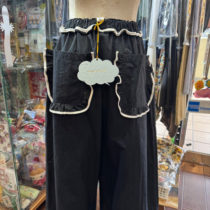 Drowse and yet… Frill Black Pants, made in Japan
