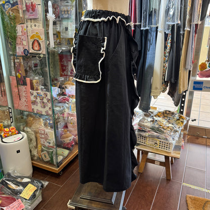 Drowse and yet… Frill Black Pants, made in Japan