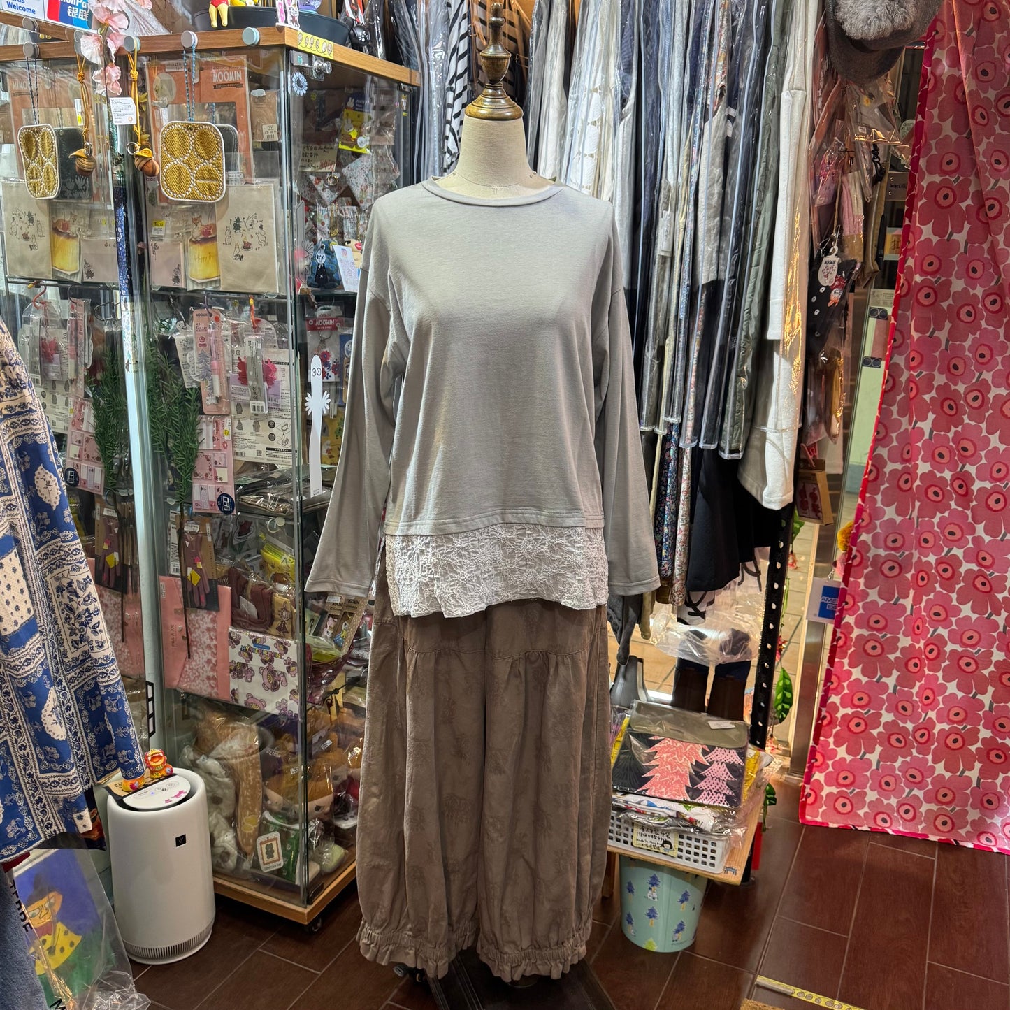 EXTRA20- Lueuf Grey Lace T-shirt, made in Japan