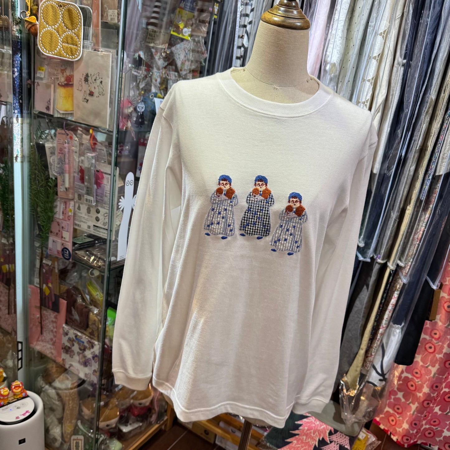 Sale- l'atelier du savon Grandma Embroidery T-shirt, 2 Colors