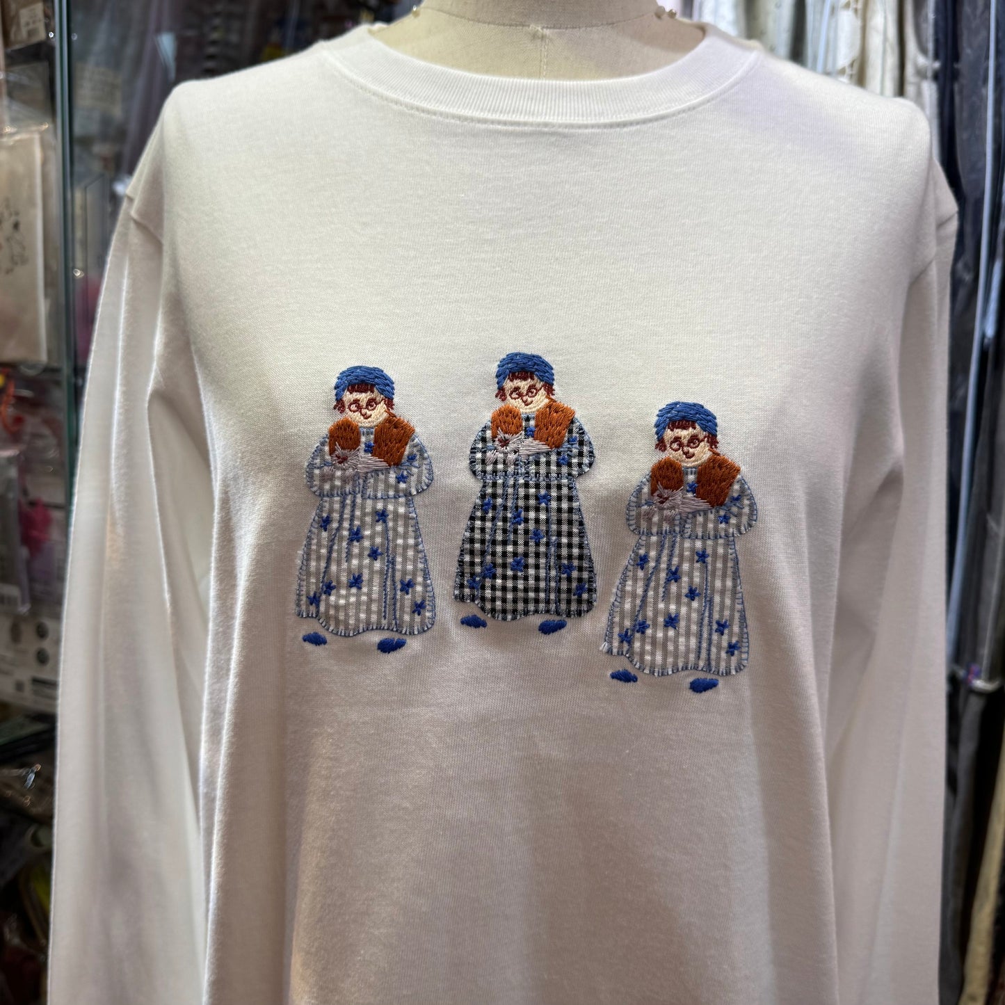 Sale- l'atelier du savon Grandma Embroidery T-shirt, 2 Colors