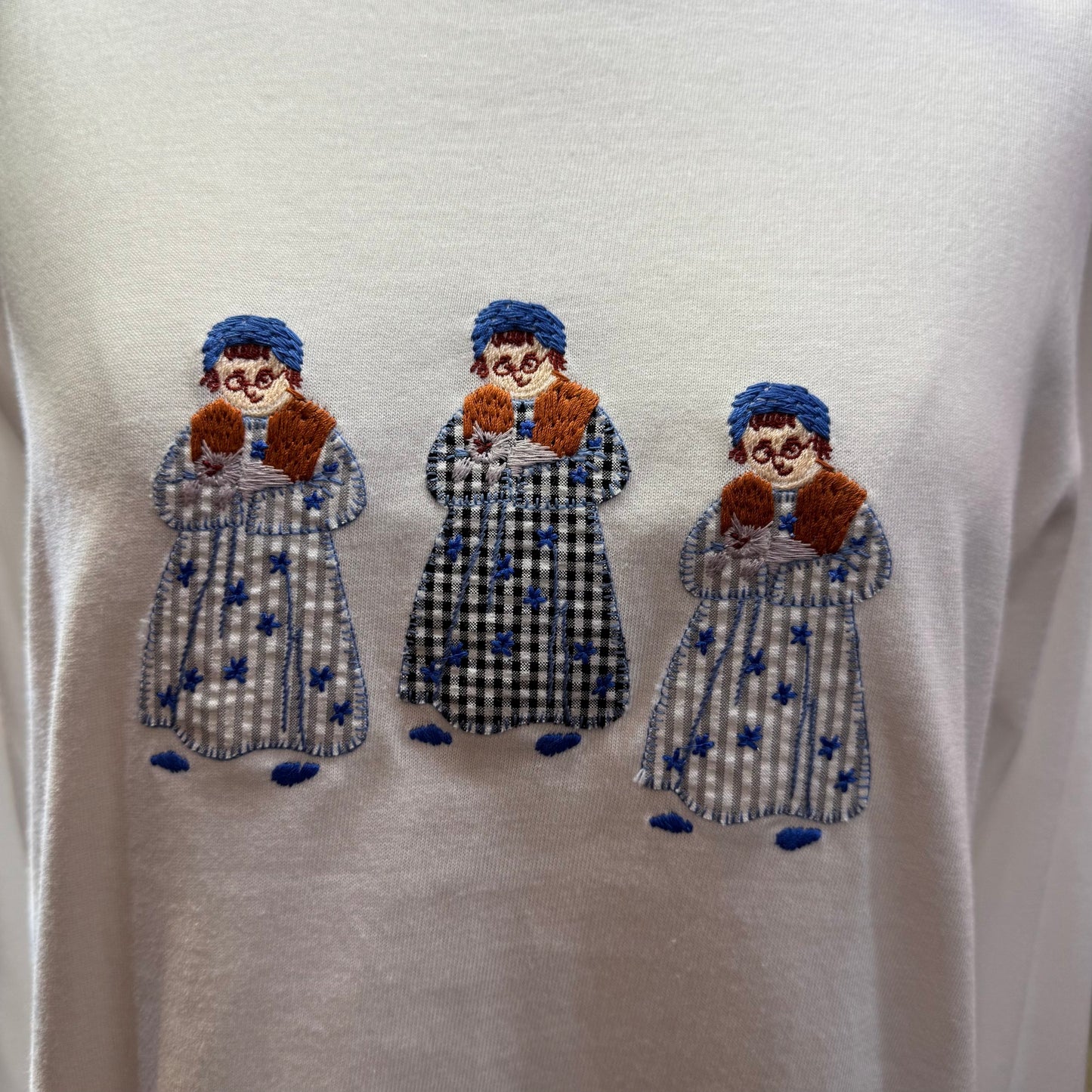 Sale- l'atelier du savon Grandma Embroidery T-shirt, 2 Colors