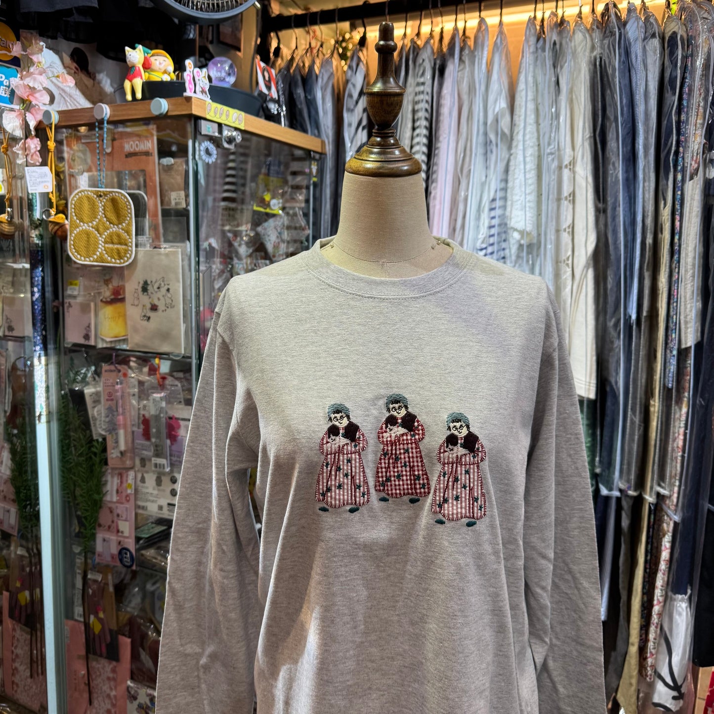 Sale- l'atelier du savon Grandma Embroidery T-shirt, 2 Colors