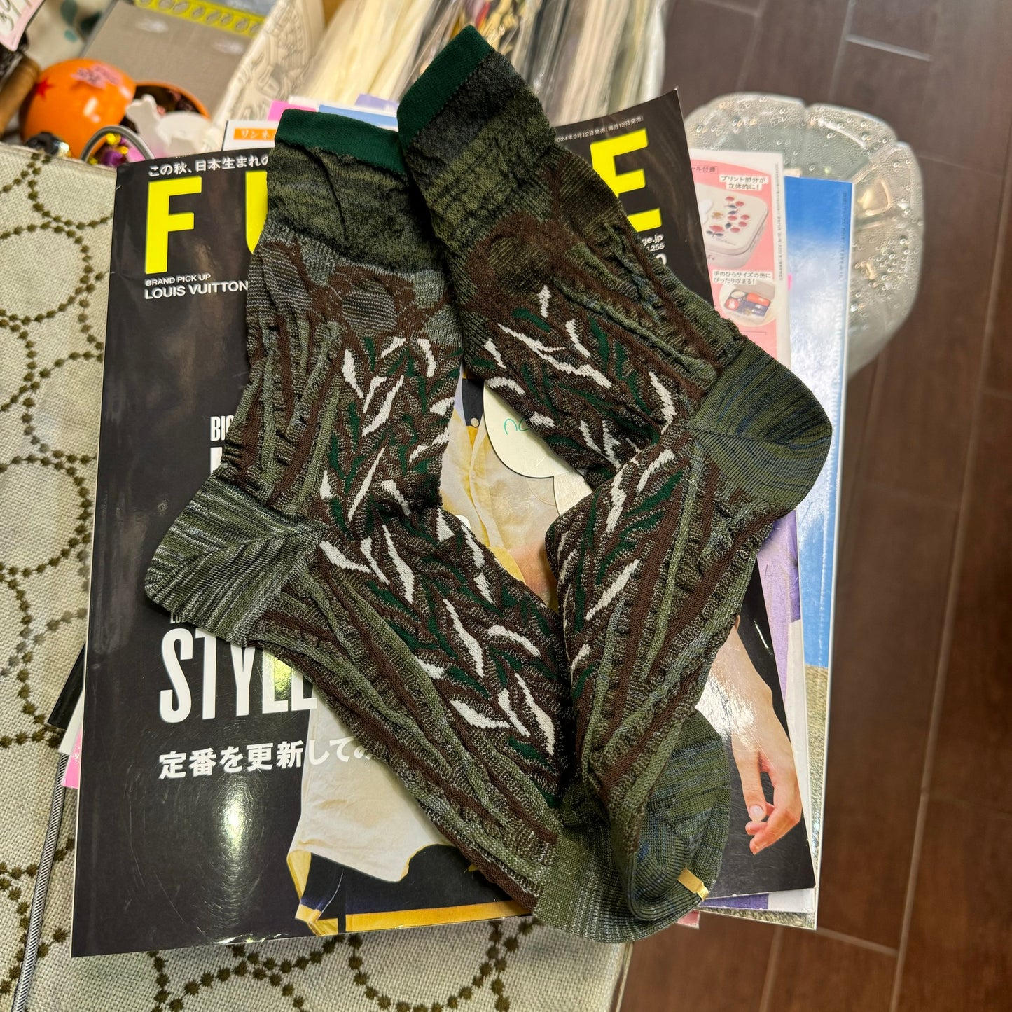 Nonnette Bird Festival khaki Socks, made in Japan