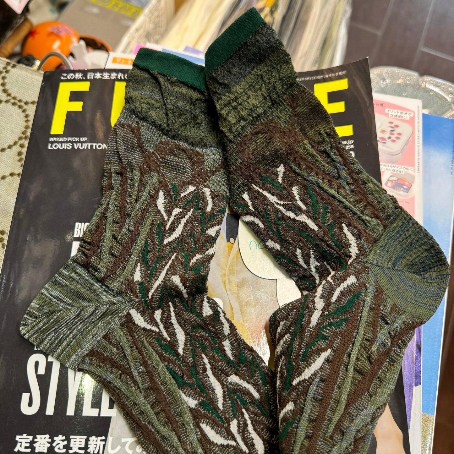 Nonnette Bird Festival khaki Socks, made in Japan