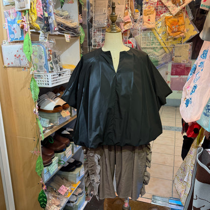 Mizuiro Ind 3-D Black Balloon Blouse, made in Japan