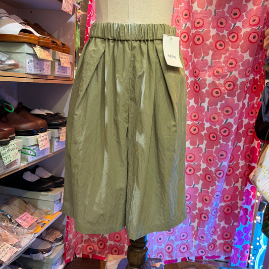 Yenn Green Easy Bermuda Shorts, Size 38