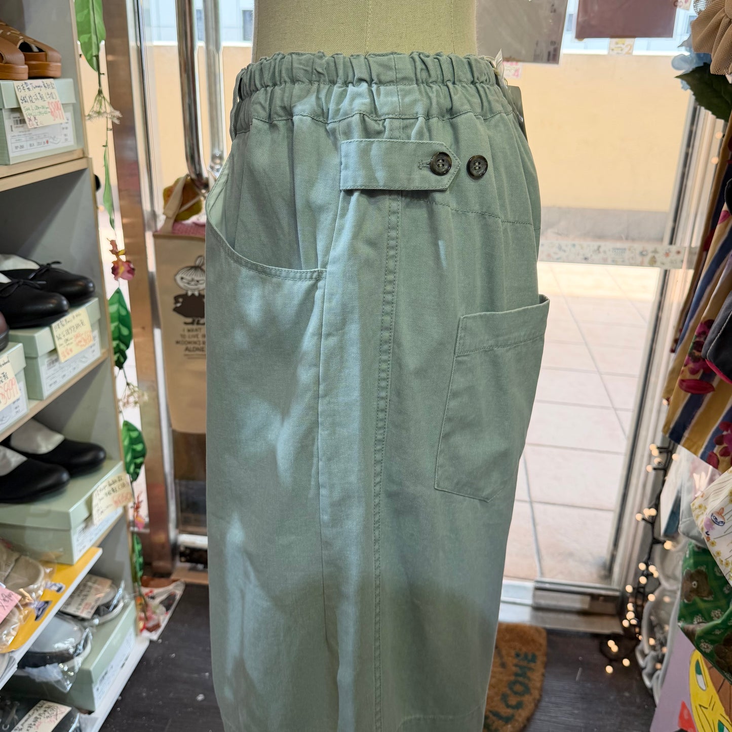 Estroislose Shorts, 2 Colors