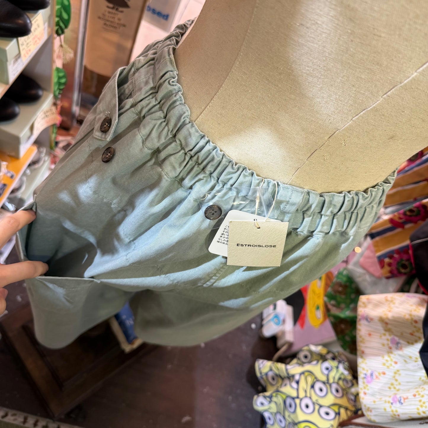 Estroislose Shorts, 2 Colors