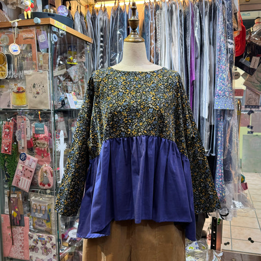 EXTRA20- Lueuf Floral Top, 2 Colors, made in Japan