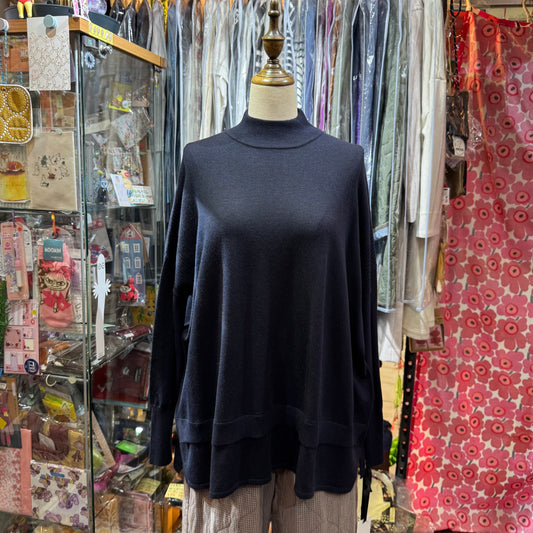 CEaRet Navy Long Top