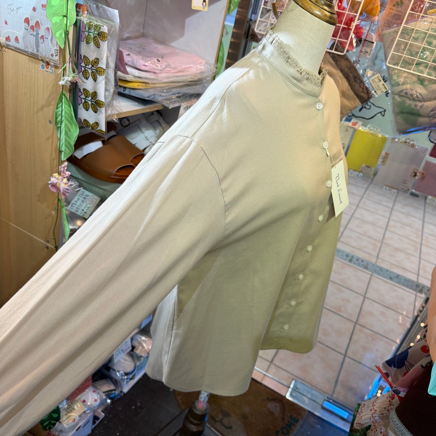 Vent d Ouest Beige Lace Collar Shirt, made in Japan