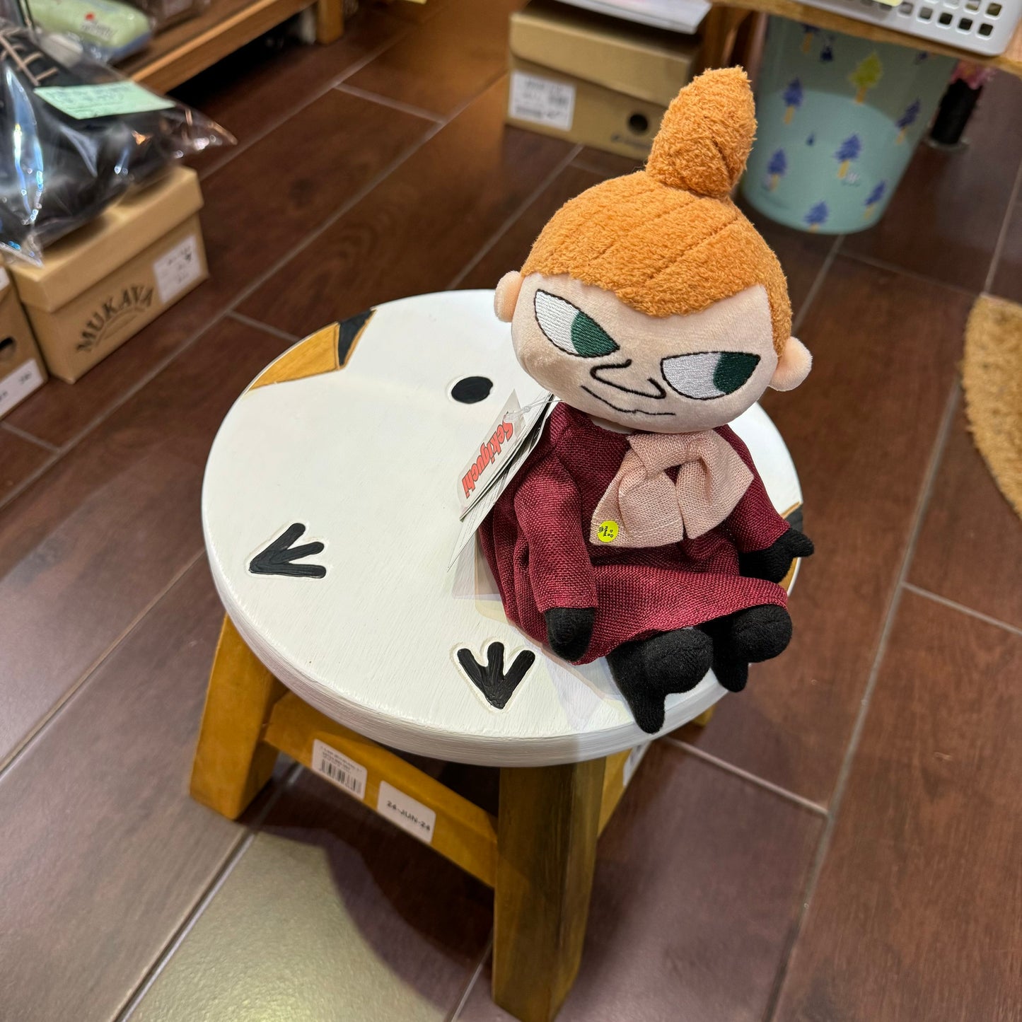 Snow Fairy  Hand-carved Round Wood Stool, Child Seat, made in Thailand [New in 2024] *Exclude Shipping Fee