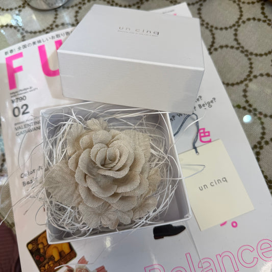 UN CINQ Natural Linen Corsage Rose, Brooch, made in Korea