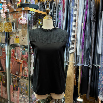 EXTRA30- Le colis Lace Vest Top, 2 Colors